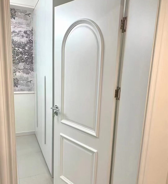 圆弧造型实木烤漆门